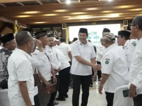 Bupati Sidoarjo saat kegiatan sosialisasi Perbup Nomor 1 Tahun 2026 tentang LKD, di Pendopo Delta wibawa, Rabu (4/3/2026) (foto: ist)