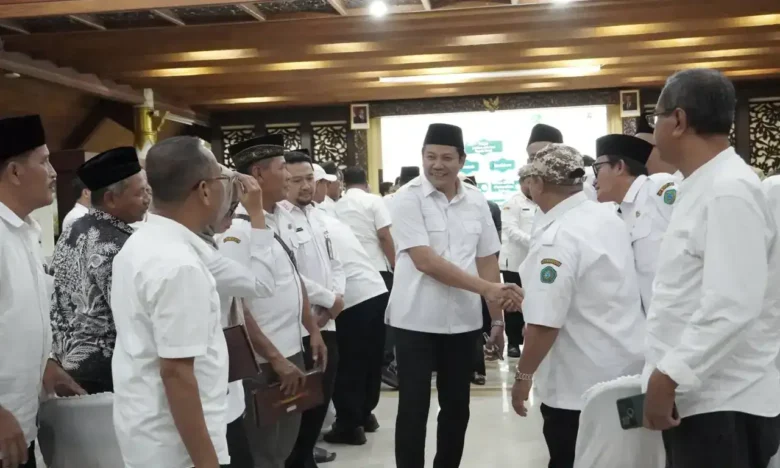 Bupati Sidoarjo saat kegiatan sosialisasi Perbup Nomor 1 Tahun 2026 tentang LKD, di Pendopo Delta wibawa, Rabu (4/3/2026) (foto: ist)