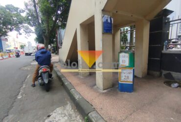 Titik nol Kota Malang yang berada tepat di bawah JPO Alun-alun Malang (blok-a.com / Yogga Ardiawan)