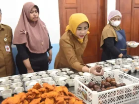 Wakil Bupati Sidoarjo, Mimik Idayana sidak ke SPPG di Desa Kepuhkemiri, Kecamatan Tulangan, Selasa (31/3/2026) (foto: ist)