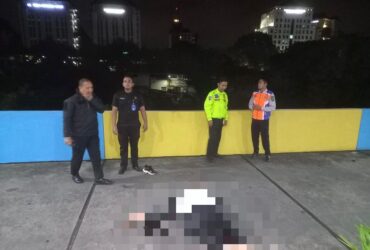 Seorang pemuda dilaporkan menjatuhkan diri hingga meninggal dunia di apartamen Soekarno-Hatta (Suhat), Kota Malang.