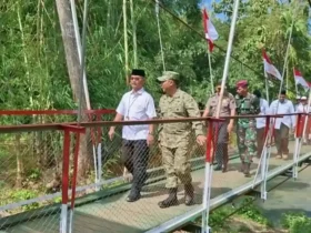 Dandim 0825 Banyuwangi meresmikan jembatan Perintis Garuda di Desa Seneporejo, Kecamatan Siliragung, Senin (9/3/2026)