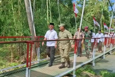 Dandim 0825 Banyuwangi meresmikan jembatan Perintis Garuda di Desa Seneporejo, Kecamatan Siliragung, Senin (9/3/2026)