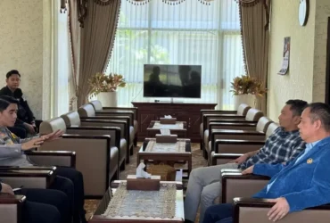 Ketua DPRD Banyuwangi, I Made Cahyana Negara bersama Wakil Ketua DPRD, Michael Edy Hariyanto sambut hangat kunjungan silaturahmi Kapolresta Banyuwangi, Kombes Pol.Rofiq Ripto Himawan, Senin (16/3/2026)(blok-a.com/Kuryanto)