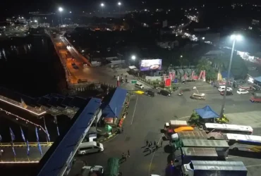 Personel gabungan Polresta Banyuwangi laksanakan Apel Pos Terpadu Ketapang, siap amankan arus mudik lebaran, Minggu (15/3/2026) malam. (blok-a.com/Kuryanto)