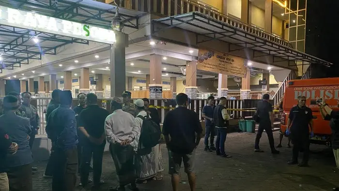 Ledakan terjadi di Masjid Raya Pesona, Kelurahan Patrang, Kabupaten Jember, Senin (16/3/2026) malam (foto: detik)