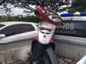 Motor korban meninggal tertabrak truk diamankan Satlantas Polres Jombang untuk penyelidikan lebih lanjut (foto: Dokumen Satlantas Polres Jombang)