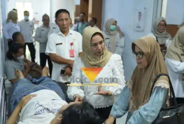 Wali kota Mojokerto Ika Puspita Sari saat sidak pelayanan di gedung MPP.(blok-a.com/Syahrul Wijaya)