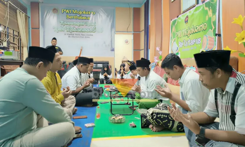 Peringatan Nuzulul Qur'an yang digelar di sekretariat PWI Mojokerto.(blok-a.com/Syahrul Wijaya)