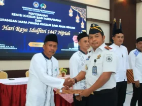 Khidmat Idul Fitri berujung kebahagiaan, dari 455 warga binaan Lapas Banyuwangi yang menerima remisi khusus, tiga orang di antaranya dipastikan langsung bebas, Sabtu (21/3/2026) (foto: dok Humas Lapas)