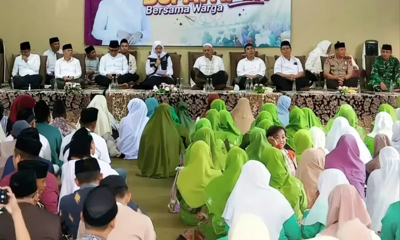 Bupati Ipuk Fiestiandani saat silaturahmi Ramadan di Kecamatan Sempu, Senin (2/3/2026) (foto: ist)
