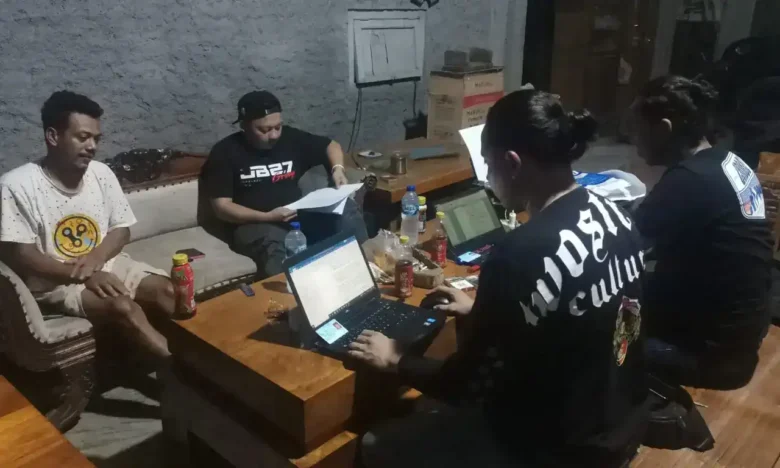 Penyidik Polres Jombang sedang memeriksa salah satu pemilik sound horeg.(Foto: Dokumen Polres Jombang)