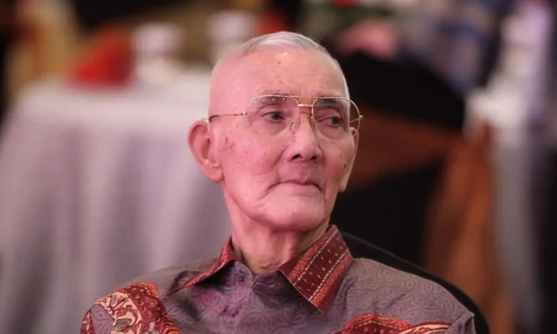 Jenderal TNI (Purn.) Try Sutrisno, Wakil Presiden Republik Indonesia ke-6 (foto: Kemkumham)