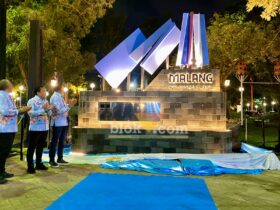 Wali Kota Malang, Wahyu Hidayat saat meresmikan landmark “Malang City of Media Arts di Alun-alun Merdeka Kota Malang. (blok-a.com / M Berril Labiq)