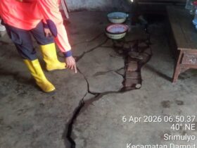 Rumah warga di Kecamatan Dampit terdampak tanah retak akibat cuaca ekstrem yang melanda wilayah tersebut (BPBD)