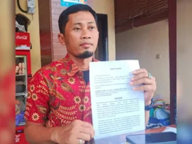 Kuasa Hukum pelapor Muhammad Ridlwan saat menunjukan surat kuasa (foto: ist)