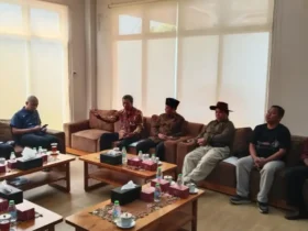 Audiensi DPRD Kabupaten Jombang dengan TACB Kabupaten Jombang, Titik Nol Soekarno, dan penelusur sejarah (foto: istimewa)