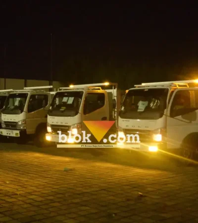 Deretan truk yang akan diserahkan kepada kepala desa dan ketua koperasi desa merah putih (KDMP) oleh kodim 0815 Mojokerto.(blok-a.com/Syahrul Wijaya)