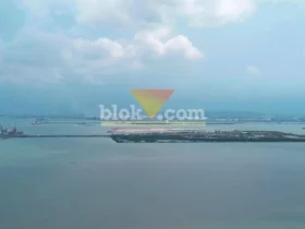 Foto udara aktivitas reklamasi dan kawasan industri di pesisir Gresik (foto: Blok-a.com/ivan)