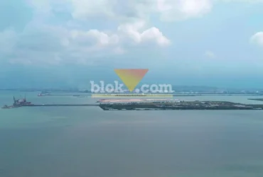 Foto udara aktivitas reklamasi dan kawasan industri di pesisir Gresik (foto: Blok-a.com/ivan)
