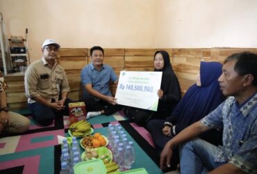 Keluarga Ojol Korban Kecelakaan Warga Tama Terima Santinan JKK dan Beasiswa dari BPJS