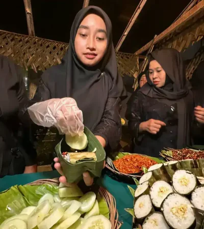 Sego Lemeng dan Kopi Uthek, hidangan otentik masyarakat Osing dari Desa Banjar, Kecamatan Licin, Banyuwangi (foto: istimewa)