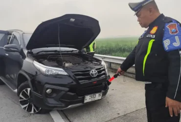 Kondisi mobil Toyota Fortuner yang mengalami kecelakaan di tol JoMo (Foto: Dokumen PJR 3 Polda Jatim)