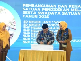 Mendikdasmen Abdul Mu'ti meresmikan program revitalisasi sarana prasarana satuan Pendidikan di Kabupaten Sidoarjo, Selasa (14/4/2026) (foto: ist)
