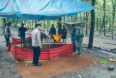 Petugas gabungan TNI-Polri saat membongkar arena judi sabung ayam (foto: Blok-a.com/Syahrul Wijaya)