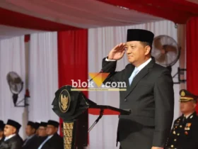 Sekda kabupaten Jombang Agus Purnomo pimpin upacara peringatan hari otonomi daerah ke-30 (foto: Blok-a.com/Syahrul Wijaya)