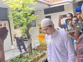 Terdakwa Alvi Maulana saat di pengadilan negeri Mojokerto.(blok-a.com/Syahrul Wijaya)