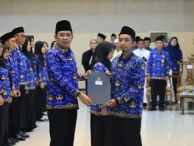 Bupati Jember saat memimpin pengambilan sumpah janji ASN baru Kabupaten Jember (foto: ist)