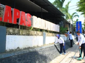 Sambut Hari Bhakti Pemasyarakatan ke-62, Lapas Banyuwangi felar aksi bersih-bersih lingkungan dan tempat ibadah, Kamis (9/4/2026) (foto: dok Humas Lapas)