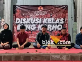 Direktur Revolutionary Law Firm, Mohammad Trijanto, SH., MM., MH. dalam forum bertajuk “Reaktualisasi Nilai Pancasila dalam Menjawab Tantangan Demokrasi” di Istana Gebang, Blitar. (blok-a.com/Fajar)