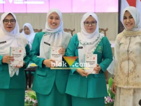 Ghyta Eka Puspita saat bersama dengan pengurus Fatayat NU Kencong, Kabupaten Jember usai pelantikan pengurus baru di Gedung Wahya Wibawa Graha , Minggu (26/04/2026) (foto: Blok-a.com/Rio)