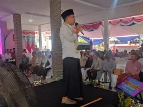 Gus Fawait dalam agenda Bunga Desaku di Kantor Desa Mumbulsari (foto: ist)