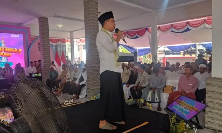 Gus Fawait dalam agenda Bunga Desaku di Kantor Desa Mumbulsari (foto: ist)