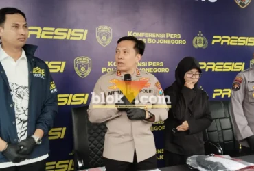 Kapolres Bojonegoro AKBP Afrian Satya Permadi saat konferensi pers di Mapolres Bojonegoro pada Rabu siang (15/04/2026) (foto: Blok-a.com/Silvia)