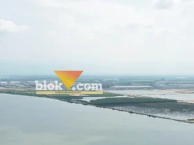 Sebagian daratan reklamasi seluas kurang lebih 59ha di KEK JIIPE Manyar Gresik diduga belum kantongi Izin PKKPRL.(foto: blok-a.com/ivan)