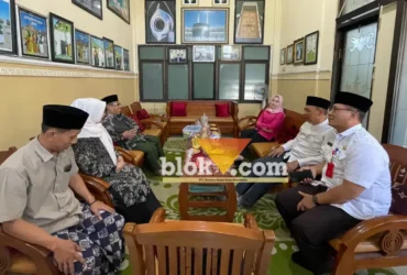 Pimpinan DPRD Kota Mojokerto beserta jajarannya saat kunjungan silaturahmi ke ponpes Al Azhar Kedundung, Kota Mojokerto.(blok-a.com/Syahrul Wijaya)