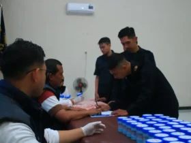 Lapas Banyuwangi bersinergi bersama TNI, Polri, dan BNNK, saat menggelar tes urine dadakan, Senin (6/4/2026) malam (foto: dok Humas Lapas)