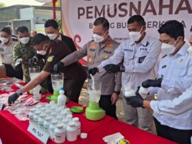 Kejari Kabupaten Malang Musnahkan Sabu dan 190 Ribu Rokok Ilegal