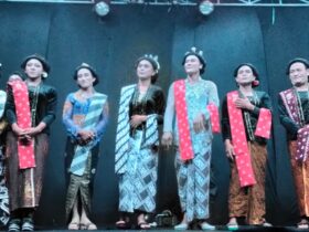 Para pemain Ludruk Organik yang ditampilkan dalam festival Busu Jaman Biyen 2026 (Depi for blok-a.com)