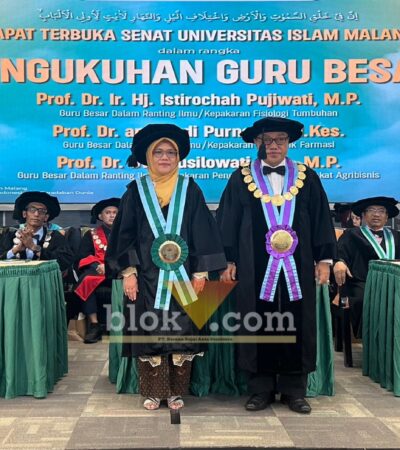 Rektor Unisma, Prof. Junaidi saat mengukuhkan Prof. Dwi Susilowati, S.P., M.P. diangkat menjadi Guru Besar Unisma Bidang Kepakaran Pengembangan Masyarakat Agribisnis, Sabtu (9/5/2026). (blok-a.com/ Zul)