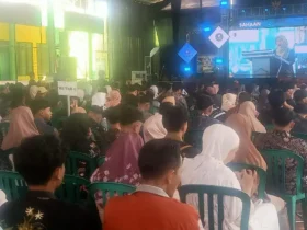 Ratusan siswa yang dilepas bersama orang tua mereka saat prosesi berlangsung