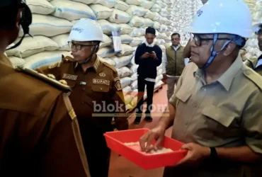 Anggota DPR RI dari Fraksi Gerindra, Ir Endro Hermono, MBA, melakukan sidak ke sejumlah gudang Perum Bulog di wilayah Kabupaten Blitar (foto: Blok-a.com/Fajar)