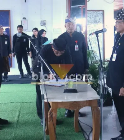 Bupati Ipuk saat melantik 52 Pejabat dan 3 Kepala Dinas Baru, di Area Pasar Rogojampi, Senin (18/5/2026) (foto: Blok-a.com/Kuryanto)