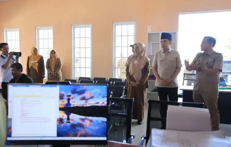 Bupati Jember, Gus Fawait, saat menggelar kunjungan ke MPP mini di Kecamatan Jombang, Kabupaten Jember (foto: ist)