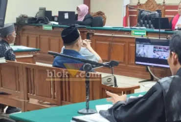Husnul Khuluq mantan Sekda Gresik memberikan kesaksian dalam sidang kasus hibah pembangunan Asrama Santri Al Ibrohimi, Manyar, Gresik (foto: Blok-a.com/ivan)