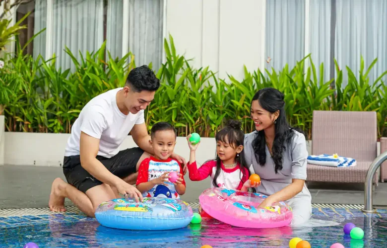 Keceriaan anak dan hangatnya kebersamaan keluarga menghadirkan suasana liburan yang sederhana namun berkesan (foto: dok. Atria Hotel Malang)